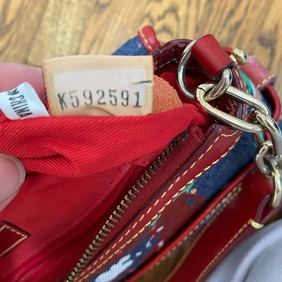 Vintage Dooney & Bourke RARE Red Paint-splash Small Banana Baguette Bag NWOT - Picture 16 of 16